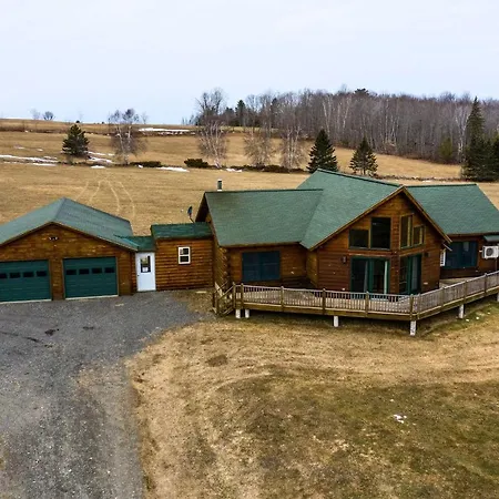 Family-Friendly Troy Getaway With Furnished Deck! Villa